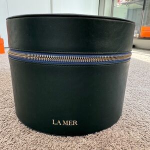 La Mer Dark Green Round Case with Gold Accents - Vanity case